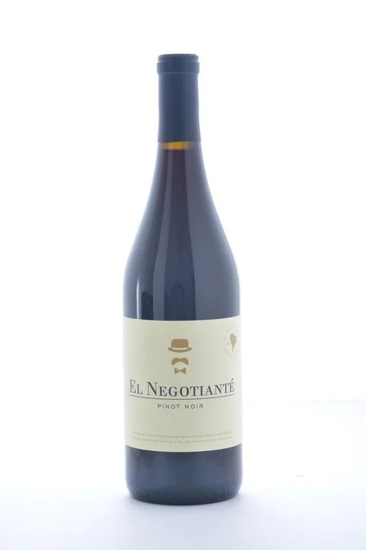 ElNegotianteChilePinotNoir2015–750ML