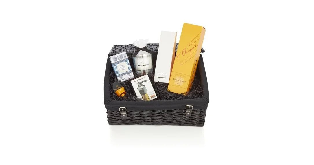 TheCelebrationCollectionLuxuryGiftHamper–VeuveClicquot