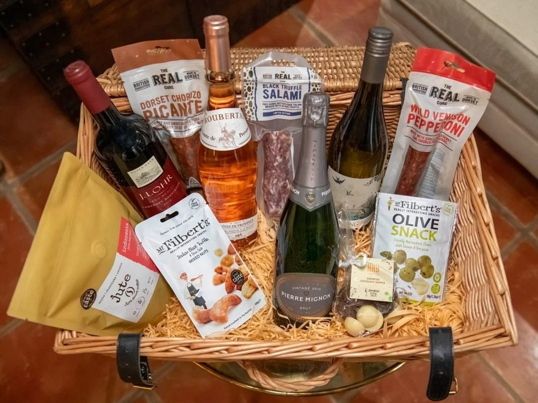 RemarkableHandpickedWineHamper