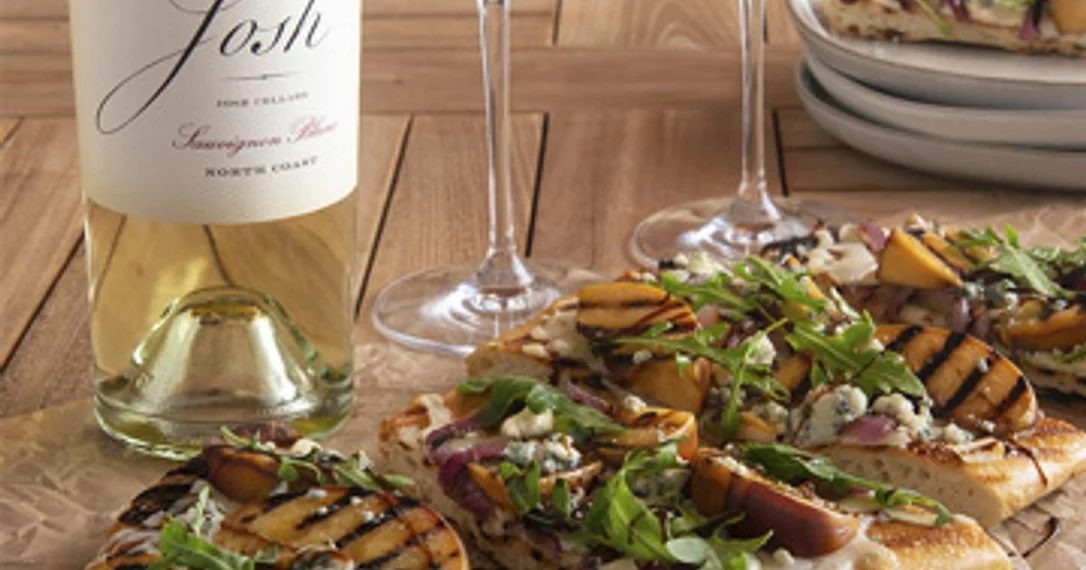 GrilledPizzawithPeaches&Arugula