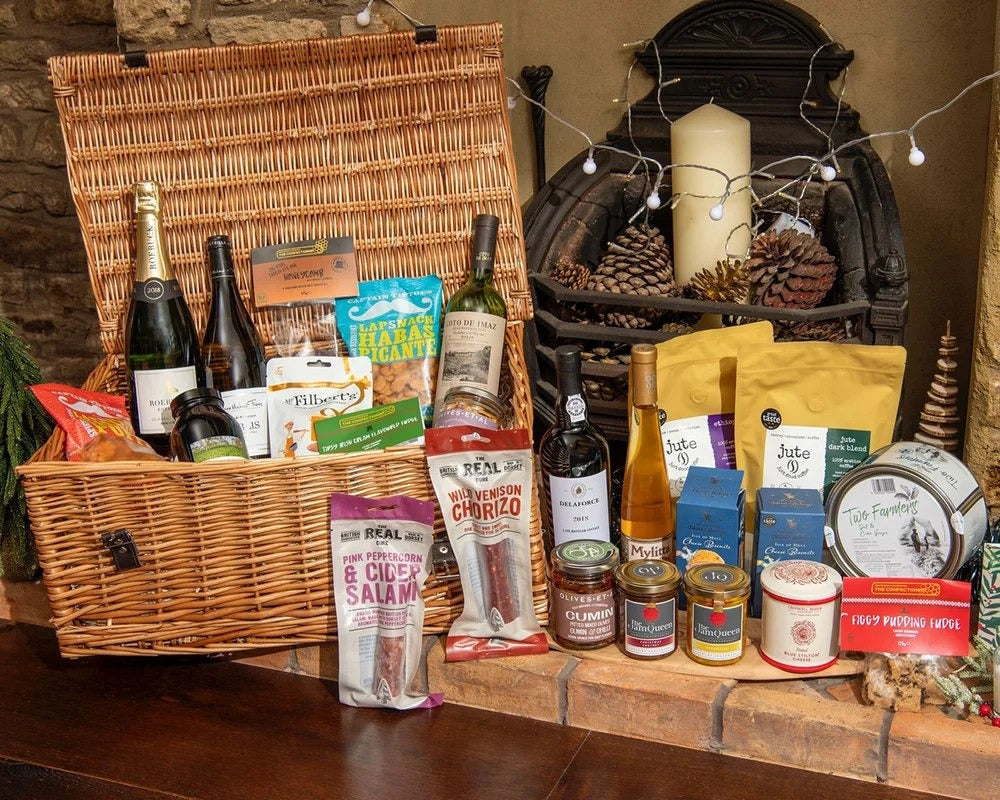 RemarkableChristmasHandpickedWineHamper