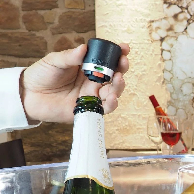 PulltexTwistChampagne&SparklingWineBottleStopper–Black