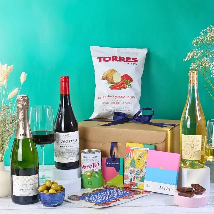 TheFeastHamper–Wine,Snacks&ArtisanChocolate
